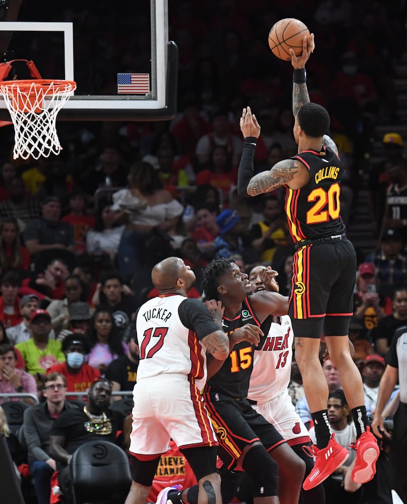 Hawks-Heat playoff photo