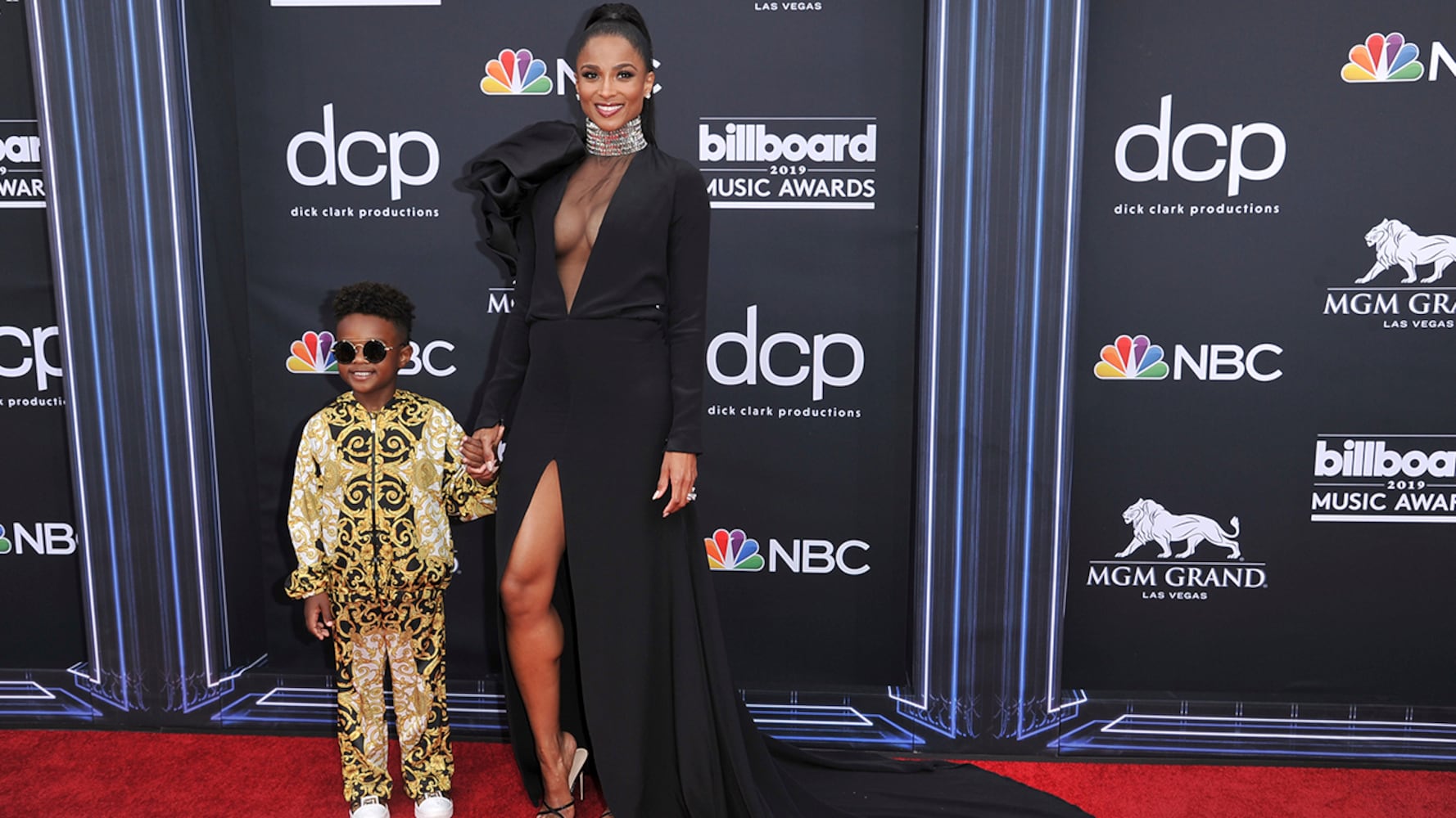 Photos: Stars walk the red carpet at the Billboard Music Awards