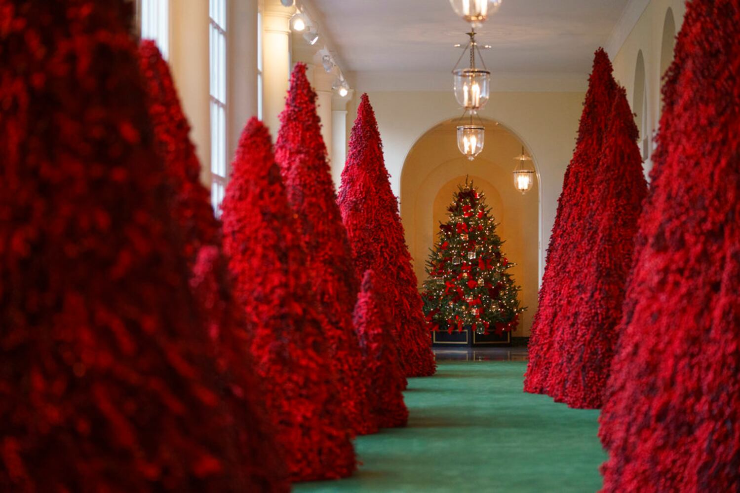 Photos: Melania Trump unveils 2018 White House Christmas decorations