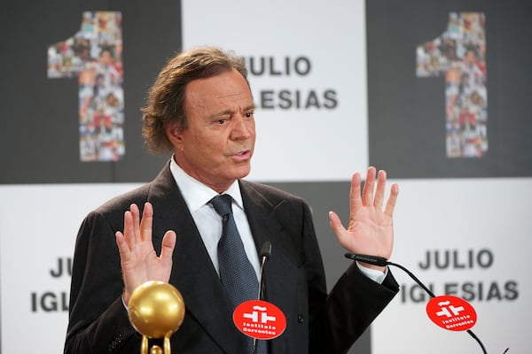 Julio Iglesias will play the Infinite Energy Arena on Dec. 6. (Photo by Carlos Alvarez/Getty Images)