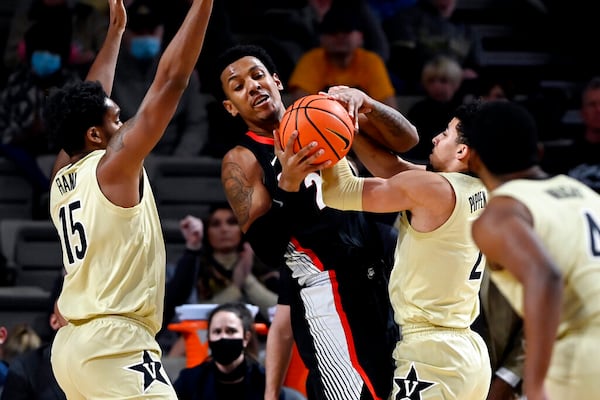 Georgia guard Braelen Bridges, center, grabs a rebound between Vanderbilt forward Terren Frank (15) and guard Scotty Pippen Jr. (2) during the first half of an NCAA college basketball game against Saturday, Jan. 29, 2022, in Nashville, Tenn. (AP Photo/Mark Zaleski)