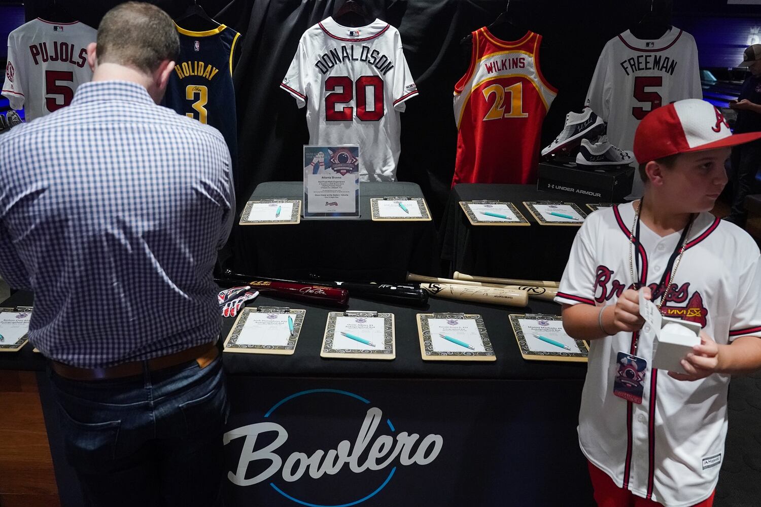 Photos: Josh Donaldson, Braves teammates bowl for charity