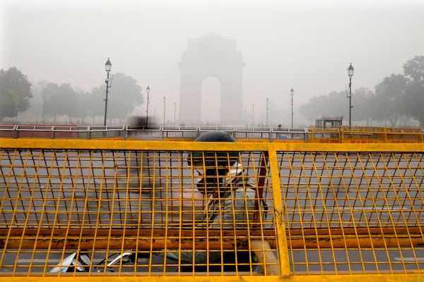 A commuter drives amidst a thick layer of smog as air pollution shoots up in New Delhi, India, Monday, Nov. 18, 2024. (AP Photo/Manish Swarup)