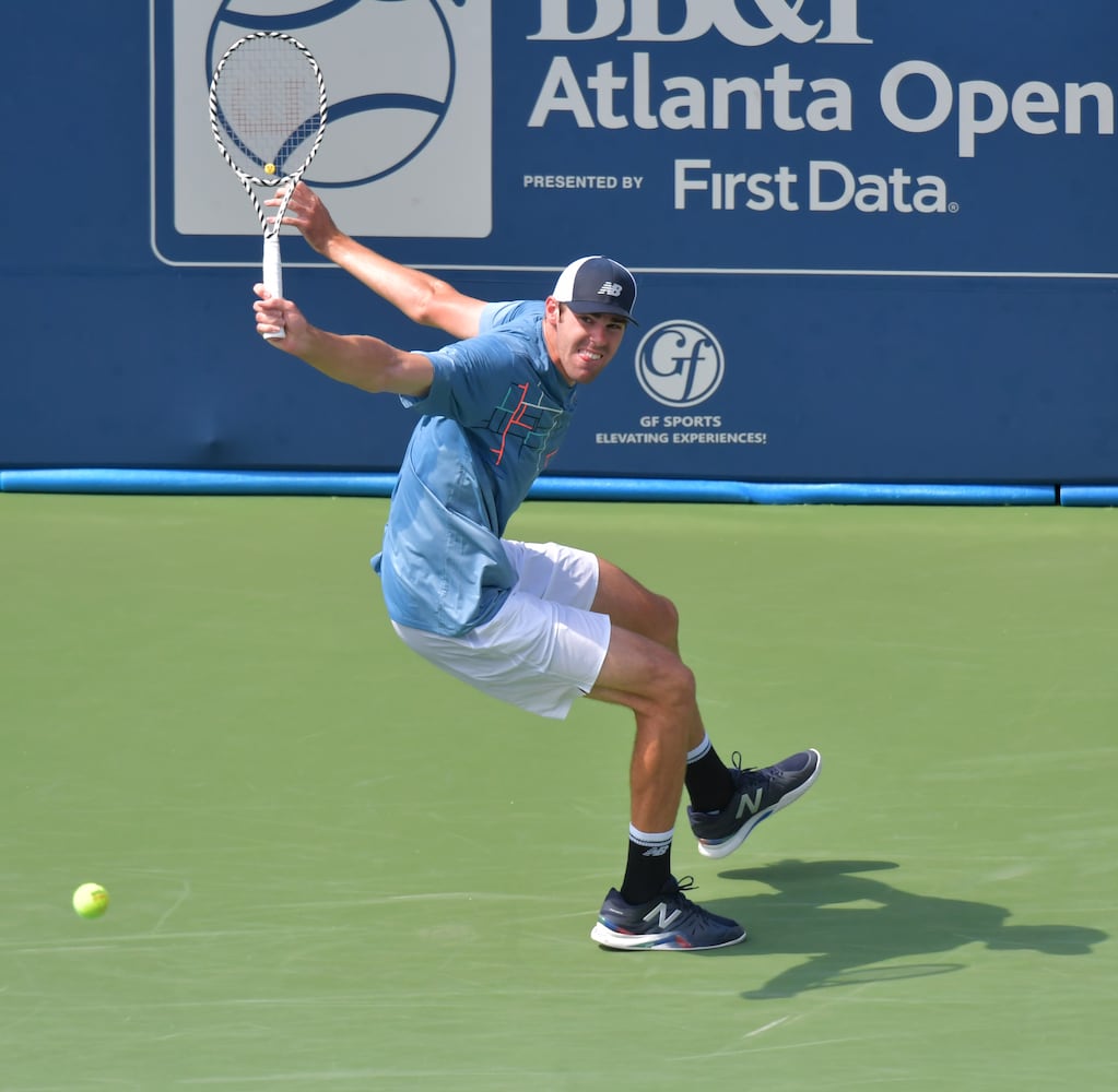 Photos: Semifinals at the BB&T Atlanta Open