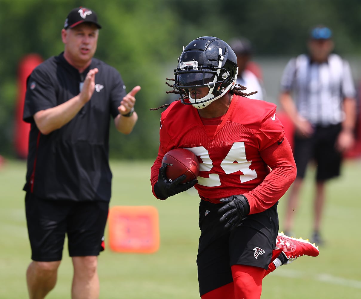 Photos: Devonta Freeman back on field for Falcons’ OTA workouts