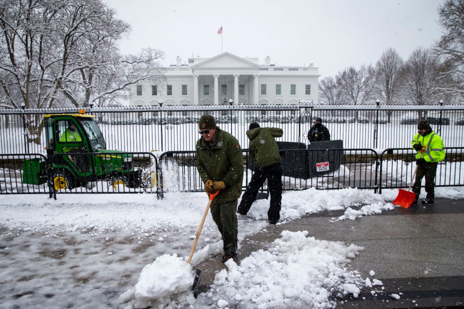 Photos: Deadly winter storm brings snow, ice to Midwest, Mid-Atlantic