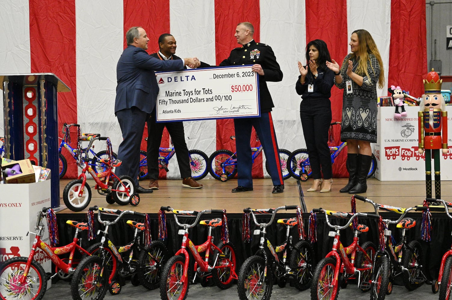 Delta donates to Toys for Tots