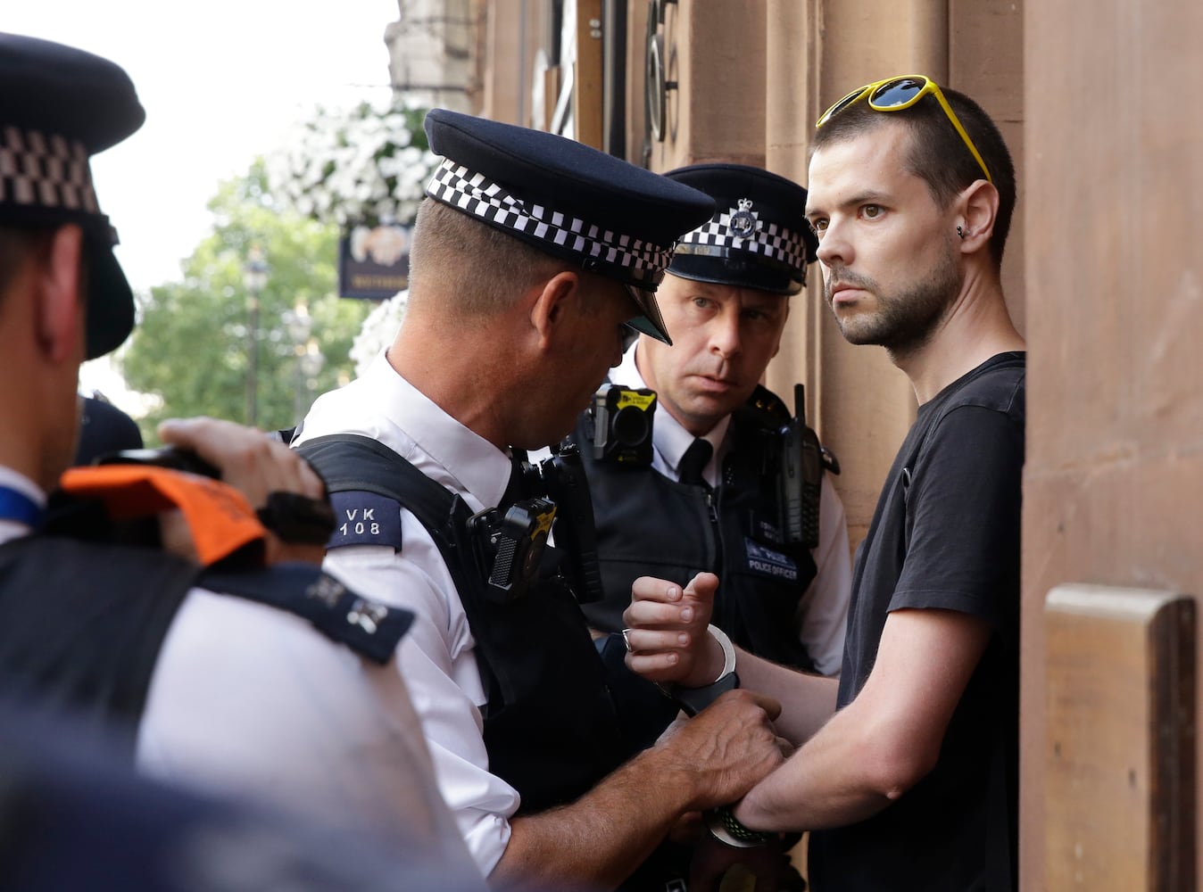 Photos: Protesters greet Trump during UK visit