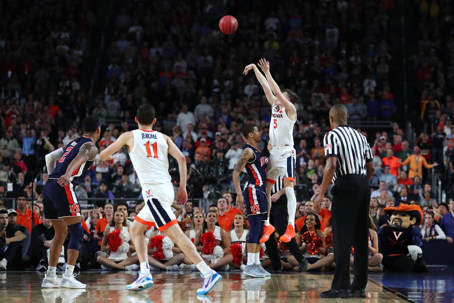 Photos: Did Auburn foul Virginia’s Kyle Guy?