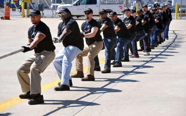 A team from the Atlanta TechOps pulls during their turn. KENT D. JOHNSON /KDJOHNSON@AJC.COM