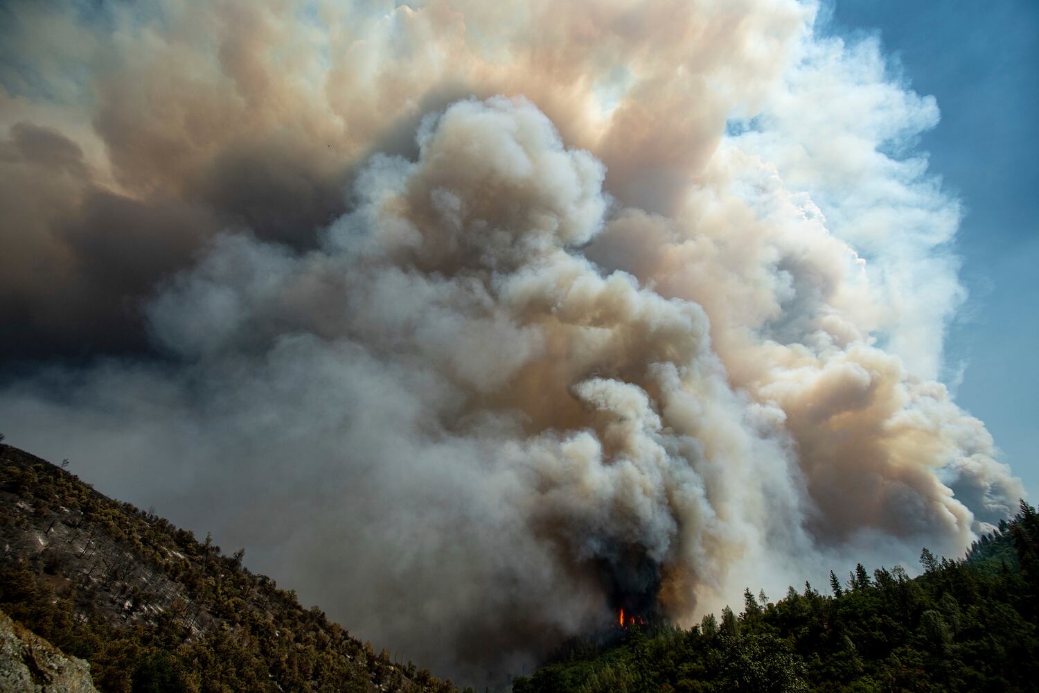 Carr Fire burns in Northern California