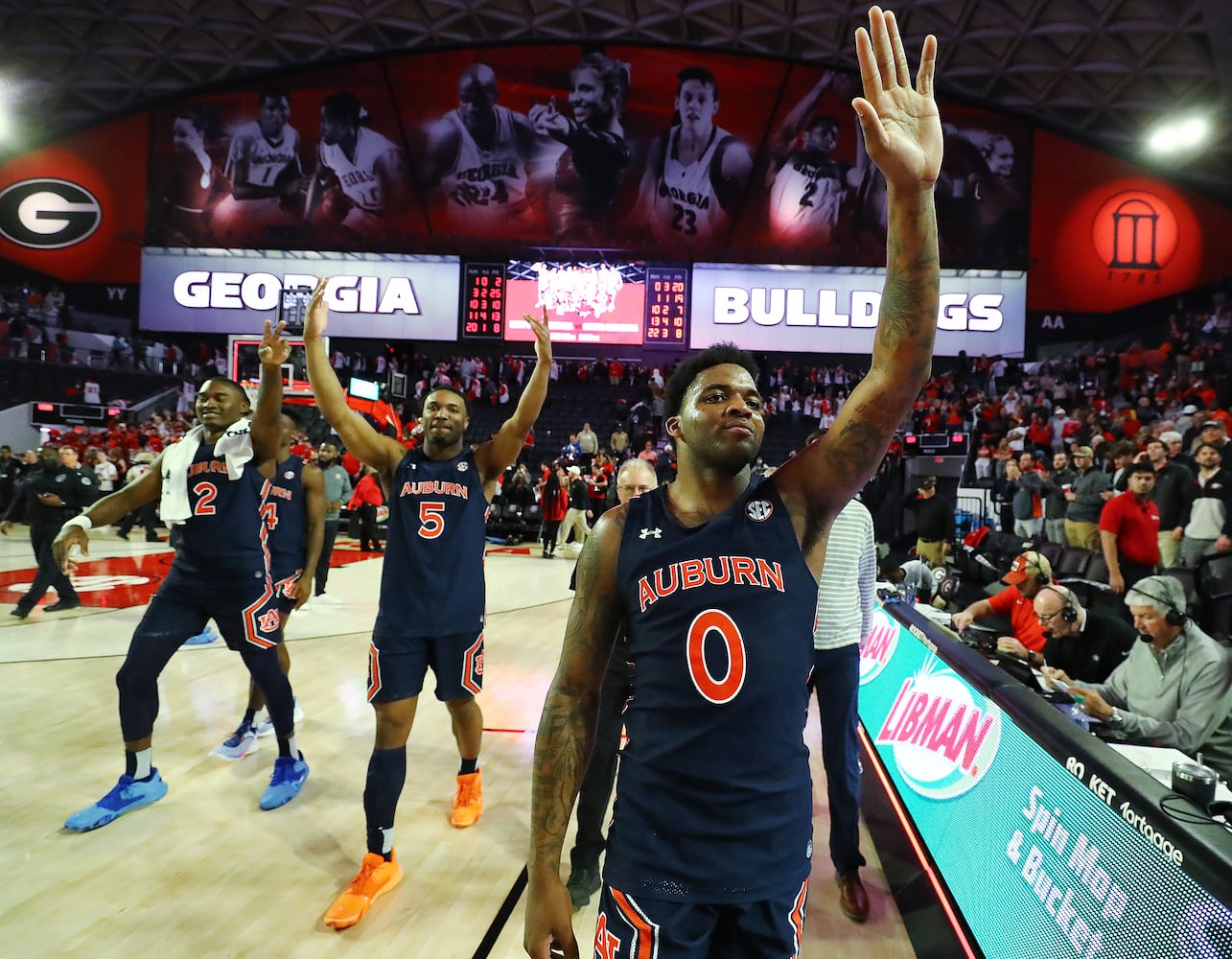 BULLDOGS BASKETBALL PHOTO