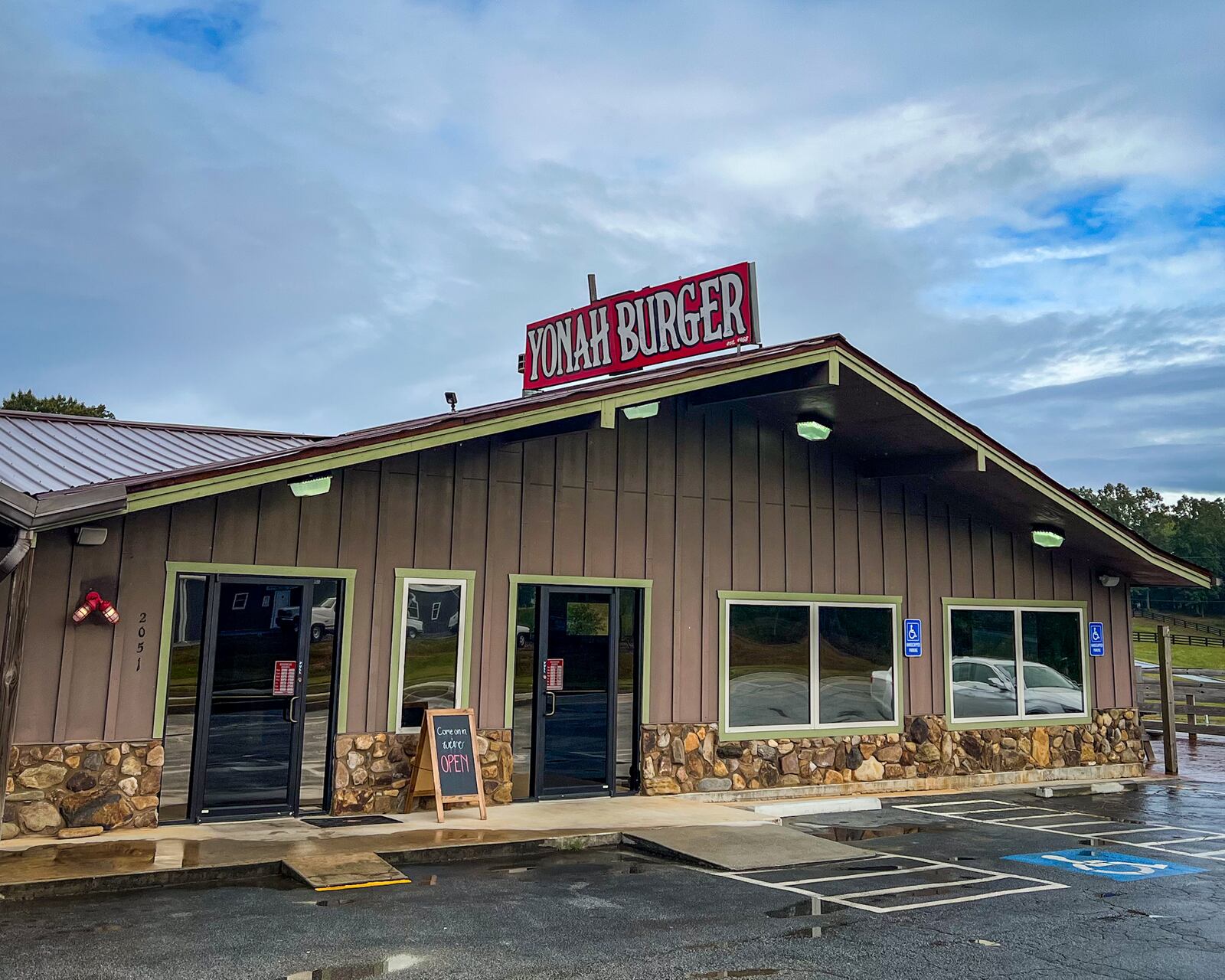 Cleveland's Yonah Burger is located on a busy stretch of highway in North Georgia. (Henri Hollis/henri.hollis@ajc.com)