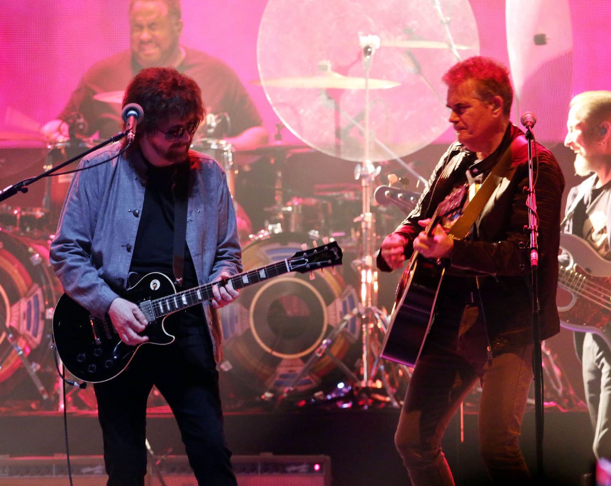 PHOTOS: Jeff Lynne’s ELO dazzles at Atlanta show