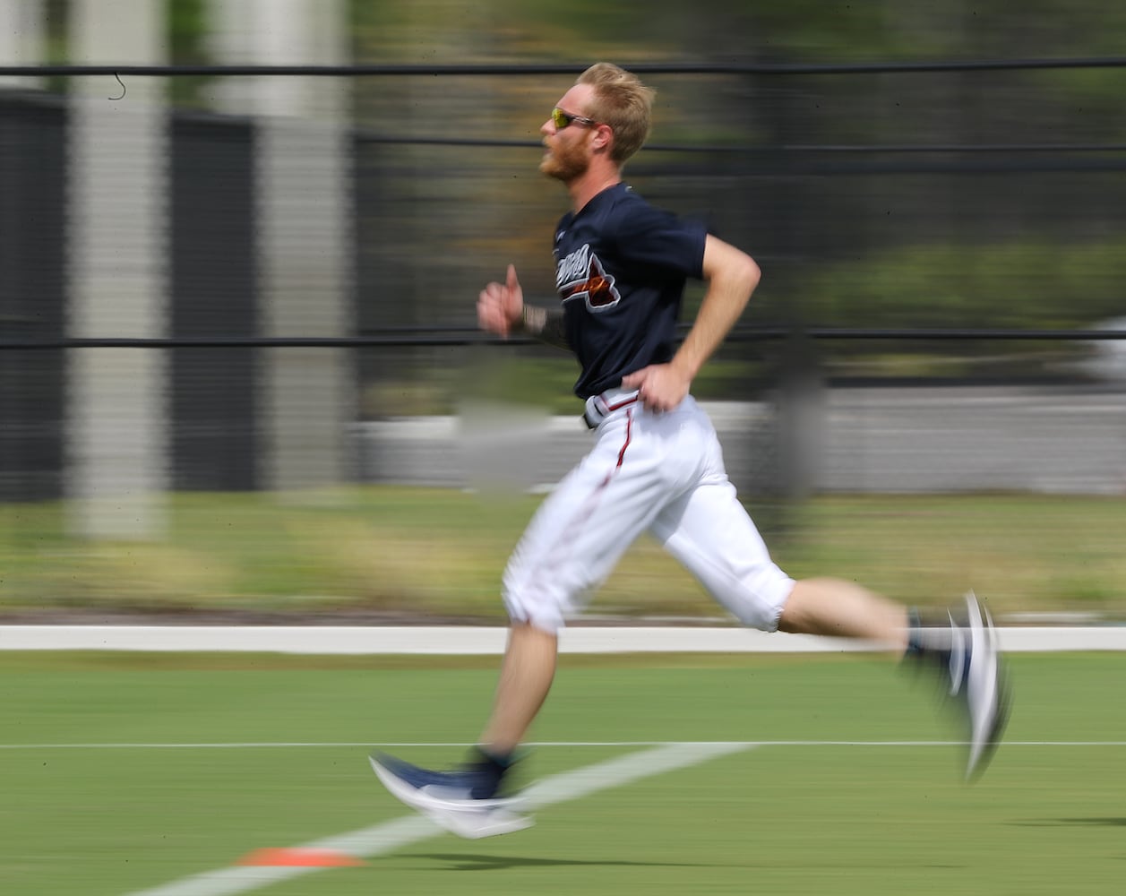 Photos: Braves loosening up at spring training