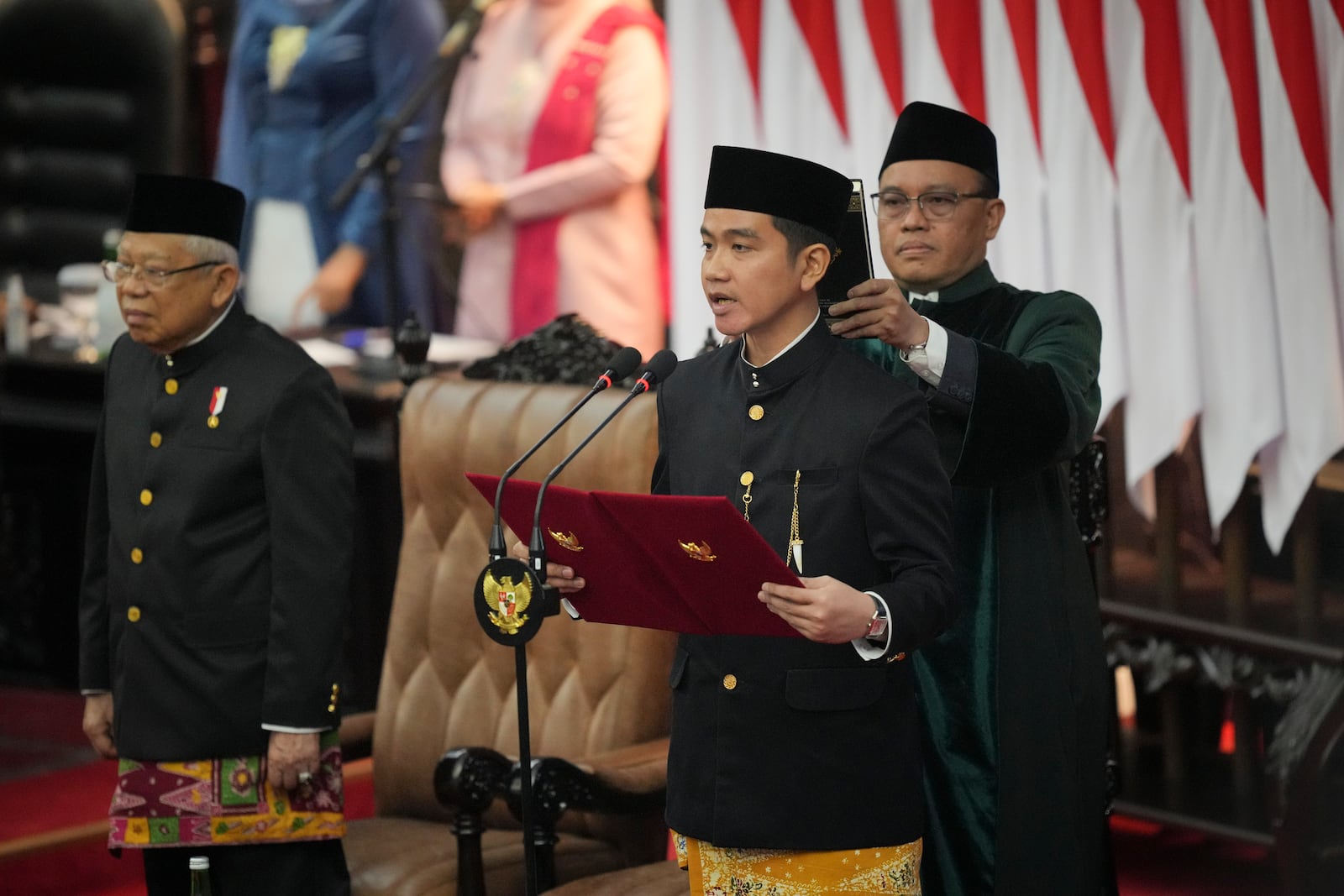 Indonesia's Newly-inaugurated vice president-elect Gibran Rakabuming Raka, who is also the eldest son of outgoing President Joko Widodo, takes the oath during the presidential inauguration ceremony at the Parliament building in Jakarta, Indonesia, Sunday, Oct. 20, 2024. (AP Photo/Tatan Syuflana)