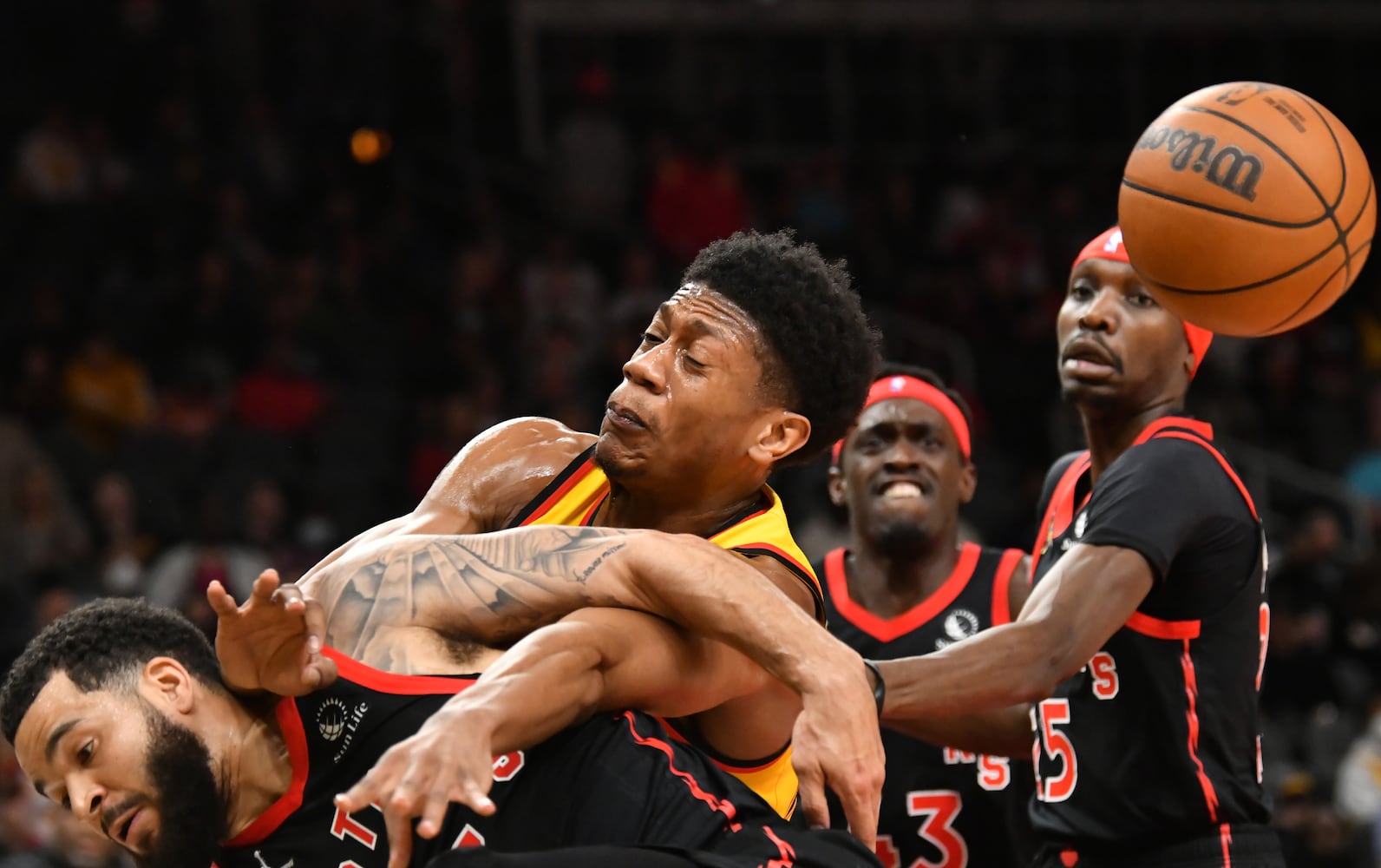 Hawks-Raptors photo