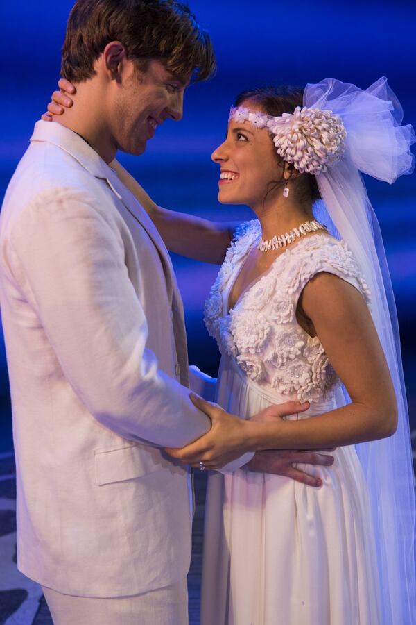  Dustin Harris Smith and Lizzie Markson on the "Mamma Mia!" farewell tour.