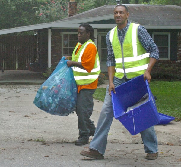 Vernon Jones Dekalb County CEO kicked off the county's expanded recyling service by climbing onto the back of a garbage truck to pick up recyclable material on Valley Circle. on Aug 24, 2005 (Renee' Hannans Henry/Staff).