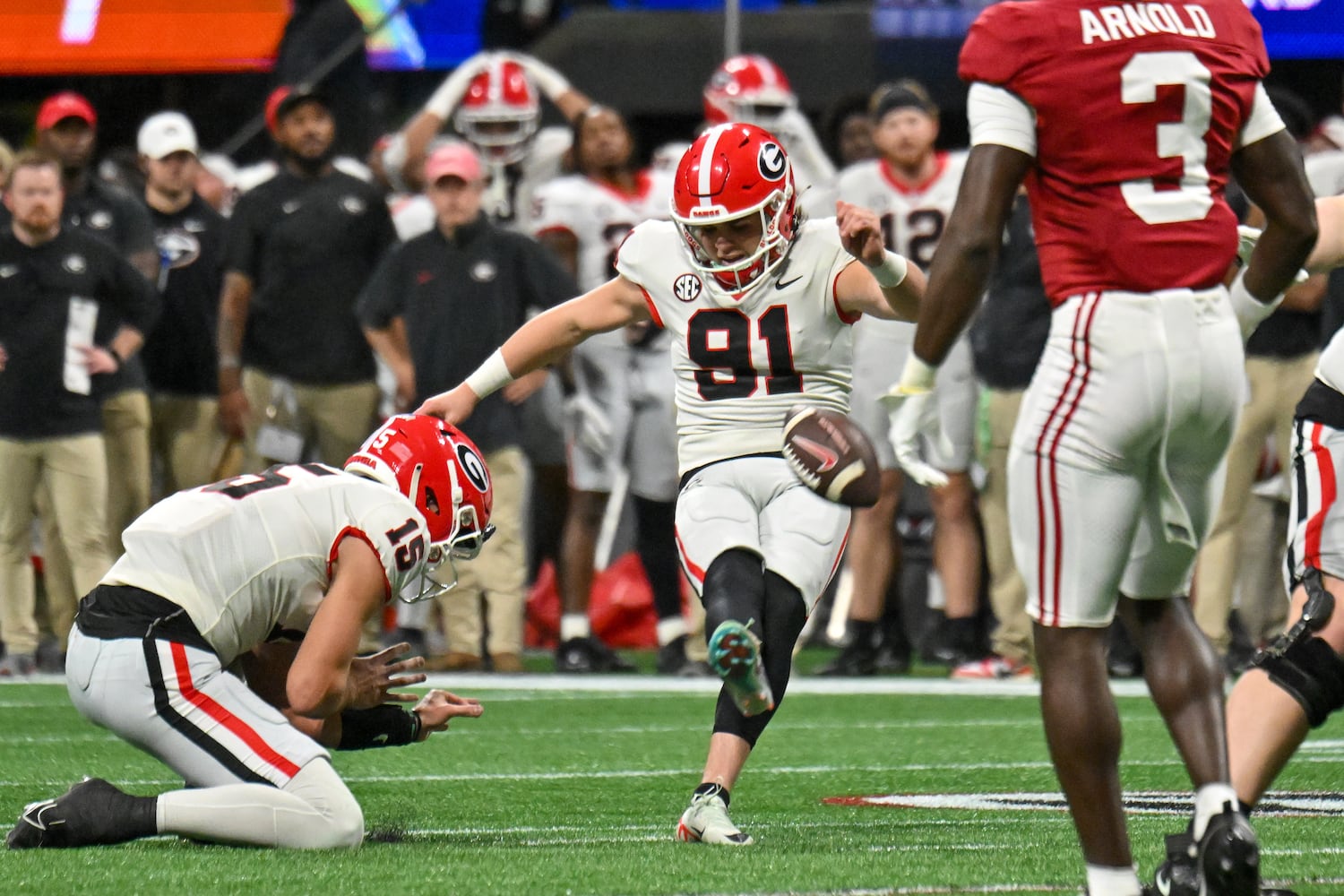 Georgia Bulldogs place kicker Peyton Woodring (91) kicks a 34 yard field goal against the Alabama Crimson Tide during the second half of the SEC Championship football game at the Mercedes-Benz Stadium in Atlanta, on Saturday, December 2, 2023. (Hyosub Shin / Hyosub.Shin@ajc.com)