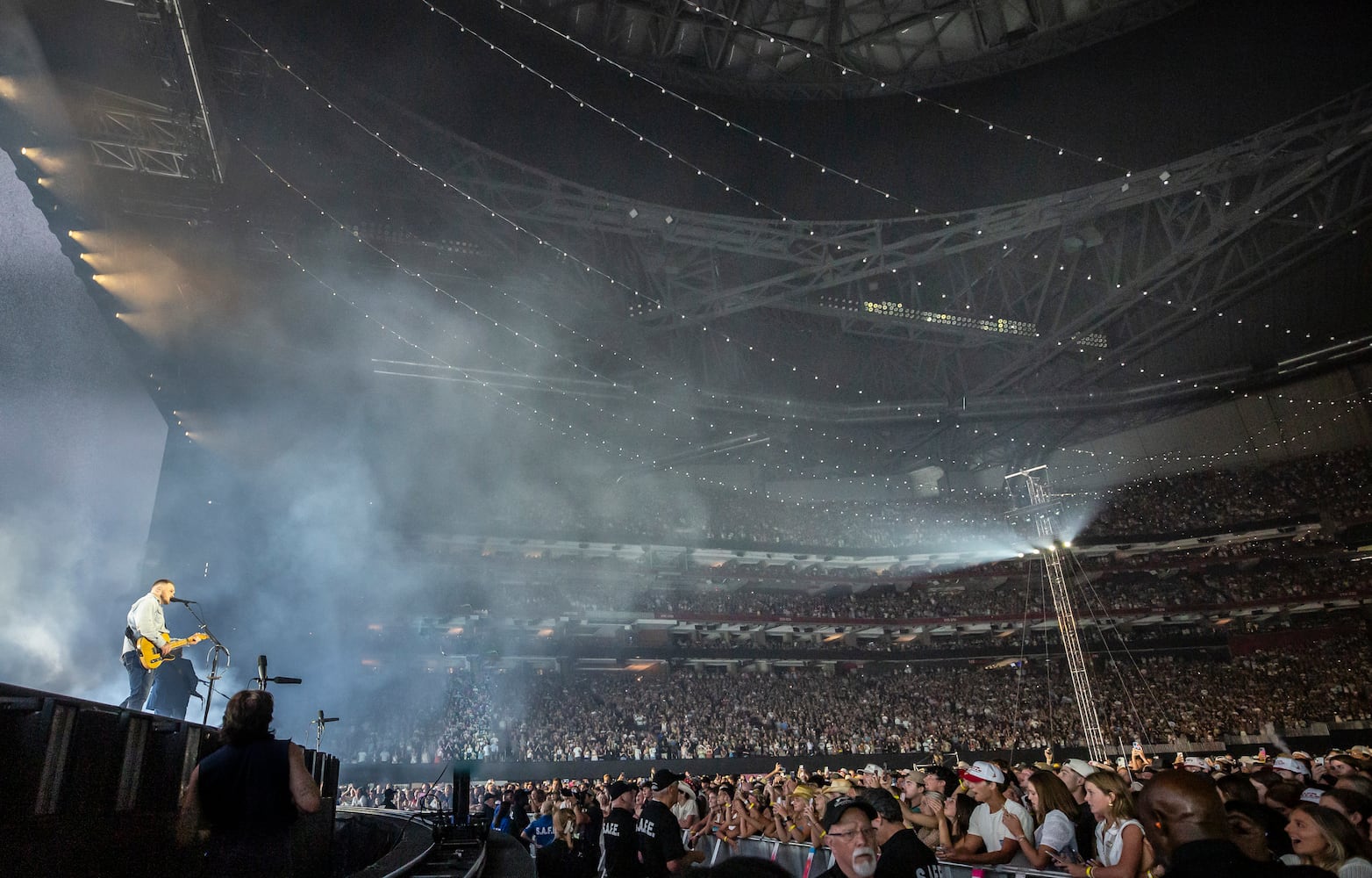 Atlanta, Ga: Zach Bryan played to a sold-out crowd of cowboy hat-clad fans who sang along with every word. Photo taken Saturday August 10, 2024 at Mercedes Benz Sadium. (RYAN FLEISHER FOR THE ATLANTA JOURNAL-CONSTITUTION)