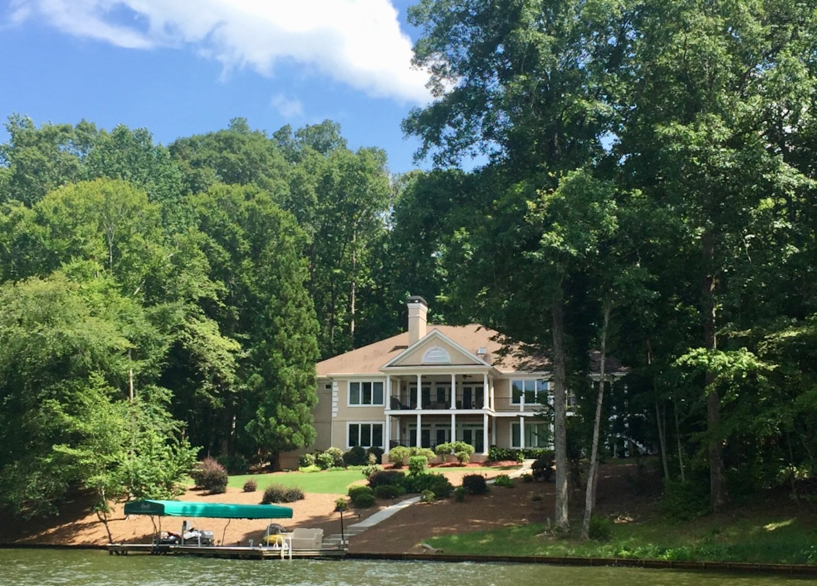 The house Shirley and Russell Dermond owned on Lake Oconee until their deaths in May 2014. The house, pictured here in 2017, overlooks a cove in the Great Waters subdivision in northeastern Putnam County, about an hour's drive from downtown Atlanta. (Joe Kovac Jr. / AJC)