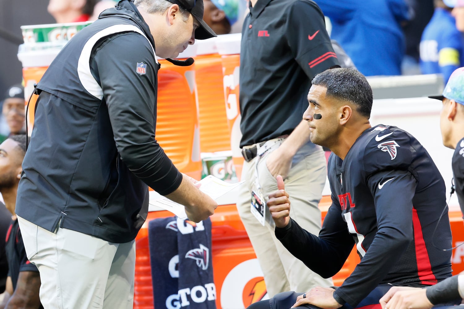 Falcons quarterback Marcus Mariota gives a thumbs-up to coach Arthur Smith during the third quarter Sunday in Atlanta. (Miguel Martinez / miguel.martinezjimenez@ajc.com)