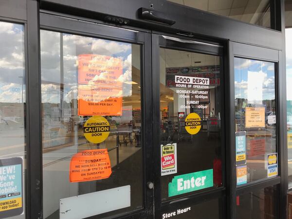 The Food Depot entrance where  Wanda Smith's husband chased Katt Williams last night after a verbal altercation. CREDIT: Rodney Ho/rho@ajc.com