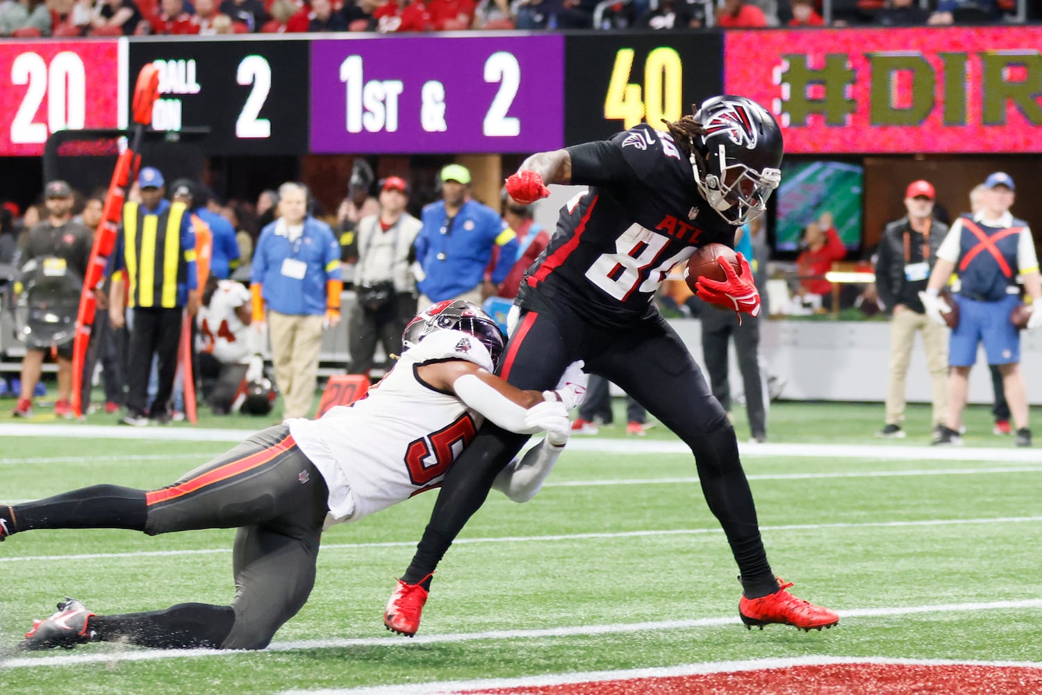 Falcons running back Cordarrelle Patterson scores a touchdown against the Buccaneers on Sunday in Atlanta. (Miguel Martinez / miguel.martinezjimenez@ajc.com)