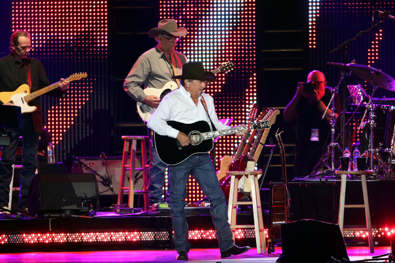 PHOTOS: George Strait, Chris Stapleton deliver country hits at Mercedes-Benz Stadium