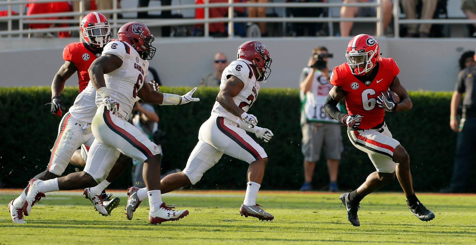 Photos: Bulldogs outlast South Carolina, improve to 9-0