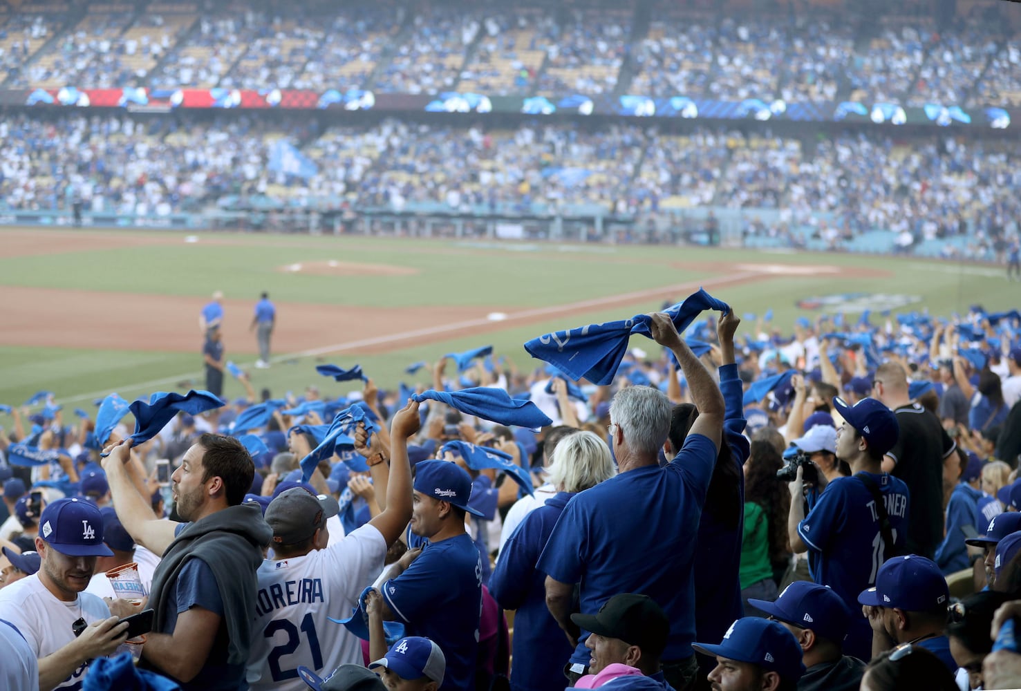 Photos: Braves fall to Dodgers in playoffs opener