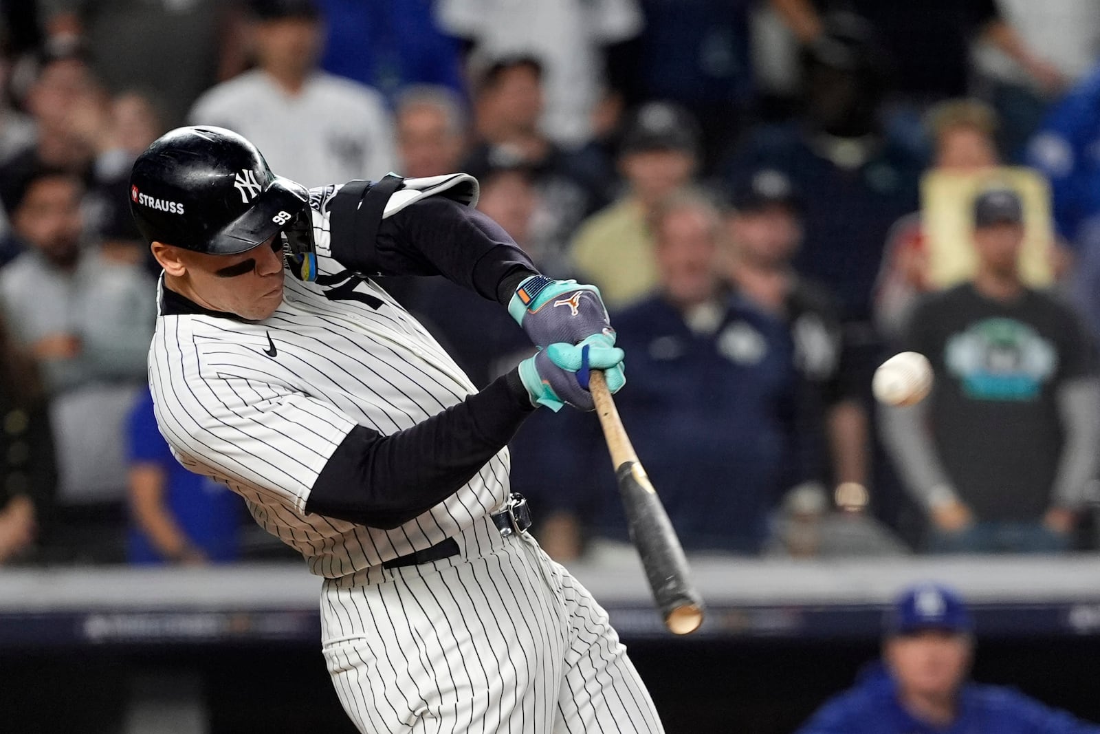 New York Yankees' Aaron Judge hits a two-run home run against the Los Angeles Dodgers during the first inning in Game 5 of the baseball World Series, Wednesday, Oct. 30, 2024, in New York. (AP Photo/Godofredo A. Vásquez)