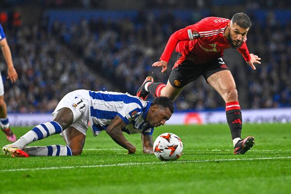 Real Sociedad's Sheraldo Becker, left, challenges for the ball with Manchester United's Noussair Mazraoui during the Europa League round of 16 first leg soccer match between Real Sociedad and Manchester United at the Reale Arena in San Sebastian, Spain, Thursday, March 6, 2025. (AP Photo/Miguel Oses)