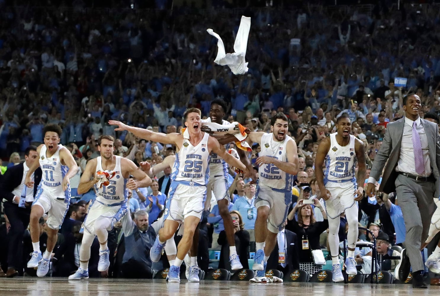 Tar Heels top Bulldogs 71-65