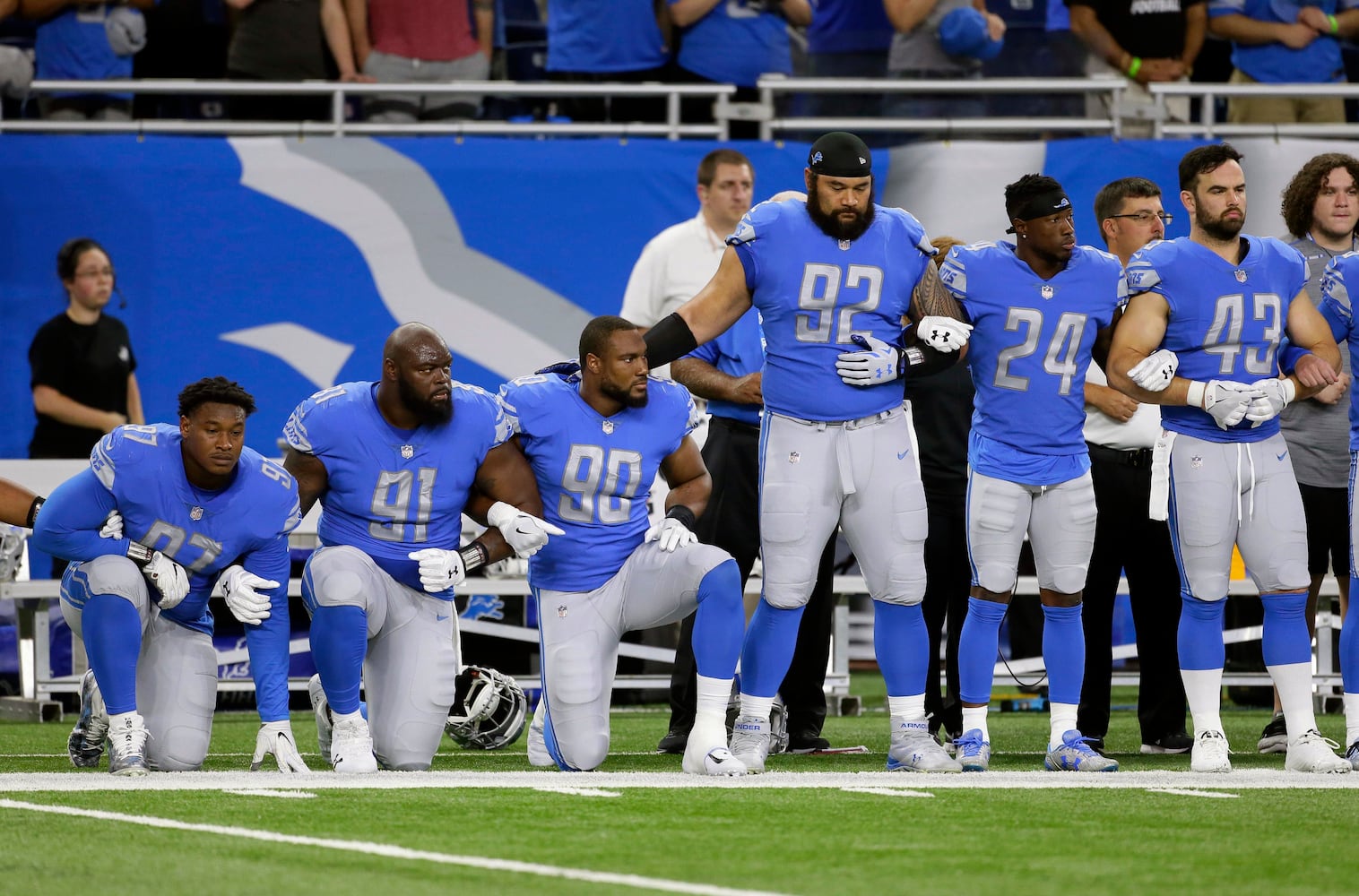 Photos: Falcons, other NFL teams show solidarity during National Anthem