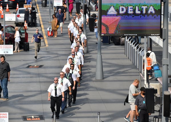 September 1, 2022 Atlanta - Delta pilots conduct informational picketing at the south terminal at Hartsfield-Jackson Atlanta International Airport ahead of the busy Labor Day travel weekend as they push for a new labor contract on Thursday, September 1, 2022. (Hyosub Shin / Hyosub.Shin@ajc.com)