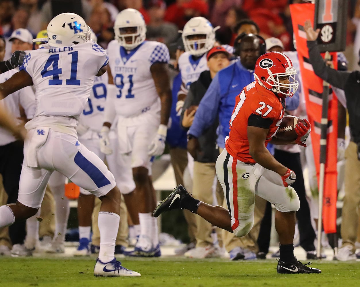 Photos: Bulldogs beat Kentucky, improve to 10-1