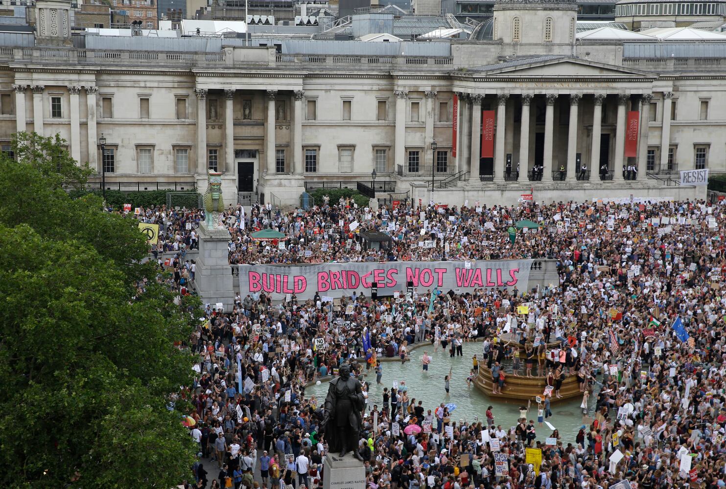 Photos: Protesters greet Trump during UK visit