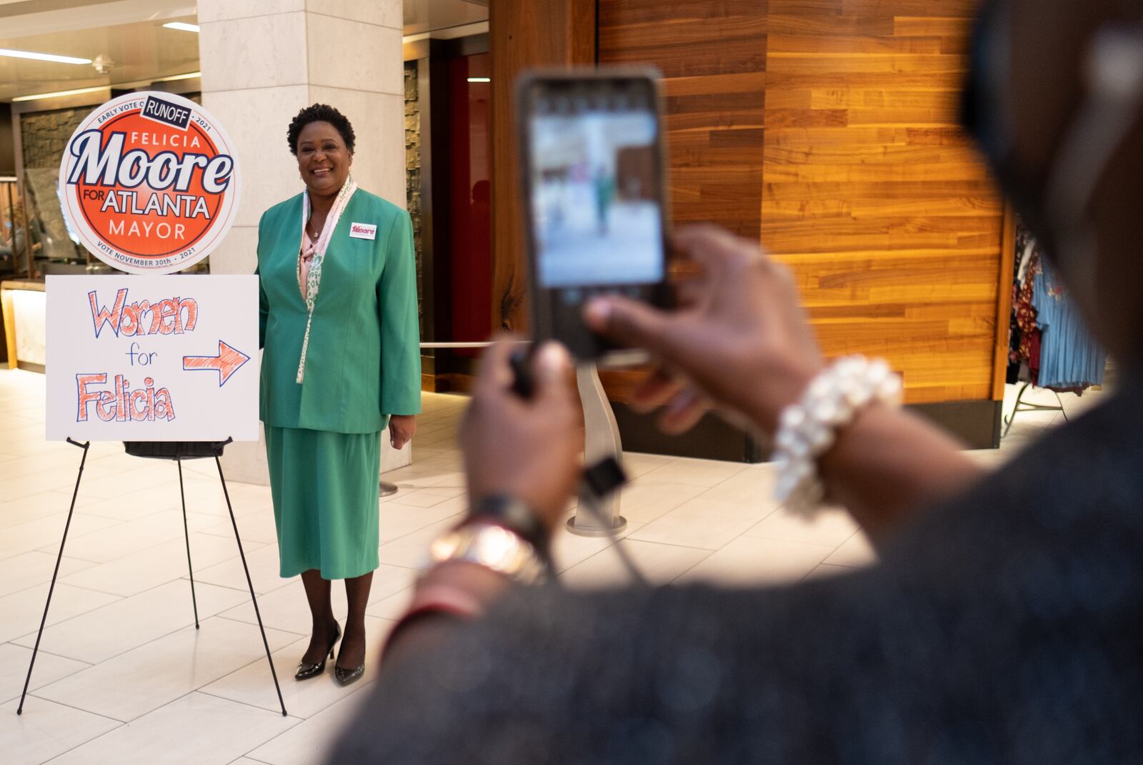 211120-Atlanta-Atlanta Mayoral candidate Felicia Moore poses for a photo while arriving in Downtown Atlanta for a women’s rally Saturday afternoon, Nov. 20, 2021. Ben Gray for the Atlanta Journal-Constitution