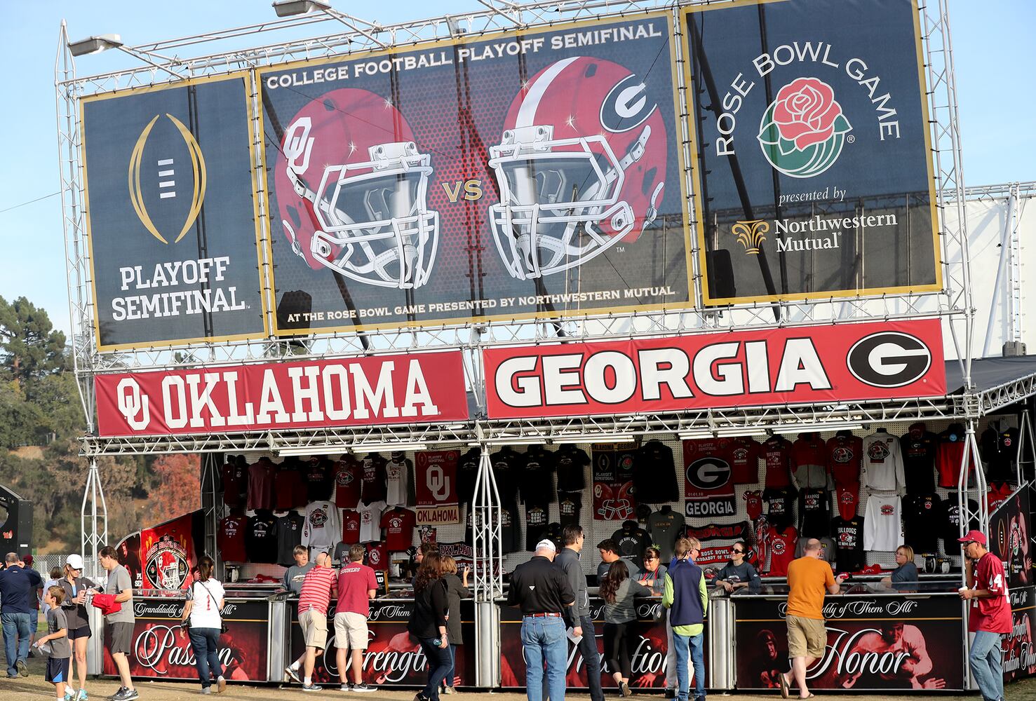 Photos: The scene at the Rose Bowl as Georgia, Oklahoma game nears