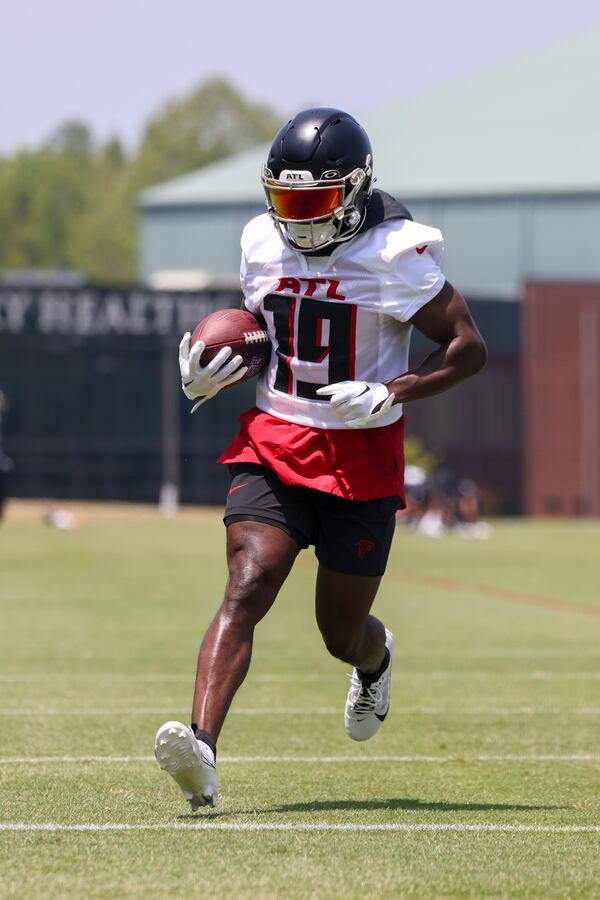 Atlanta Falcons wide receiver Penny Hart (19) participates in a drill during OTAs at the Atlanta Falcons Training Camp, Wednesday, May 24, 2023, in Flowery Branch, Ga. Hart is a former Georgia State football player. (Jason Getz / Jason.Getz@ajc.com)