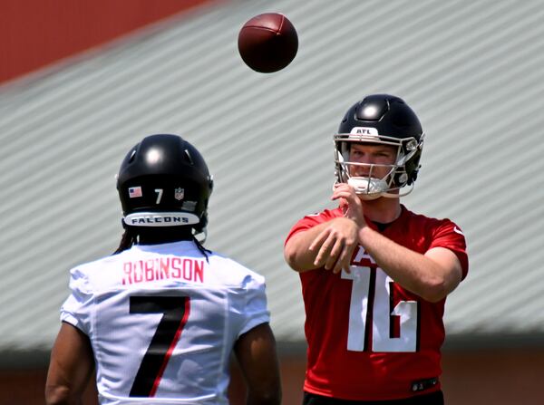 Atlanta Falcons quarterback Chase Brice (16) throws a pass to running back Bijan Robinson (7) during Day 2 of Falcons rookie minicamp at Atlanta Falcons Training Facility, Saturday, May 13, 2023, in Flowery Branch. (Hyosub Shin / Hyosub.Shin@ajc.com)