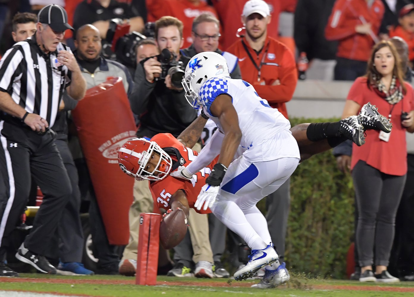 Photos: Bulldogs beat Kentucky, improve to 10-1