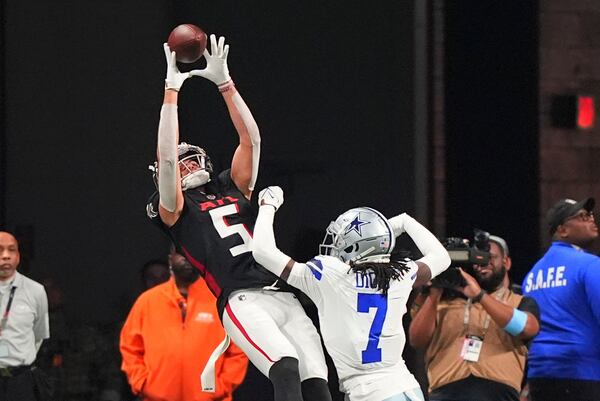 Atlanta Falcons wide receiver Drake London (5) pulls in a touchdown reception against Dallas Cowboys cornerback Trevon Diggs (7) during the first half of an NFL football game, Sunday, Nov. 3, 2024, in Atlanta. (AP Photo/ Brynn Anderson)