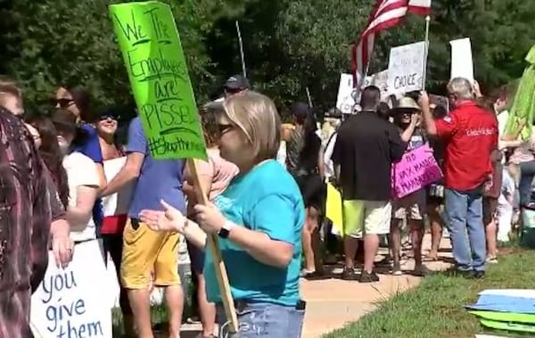 Protestors picket Wellstar Hospitals over vaccination policies