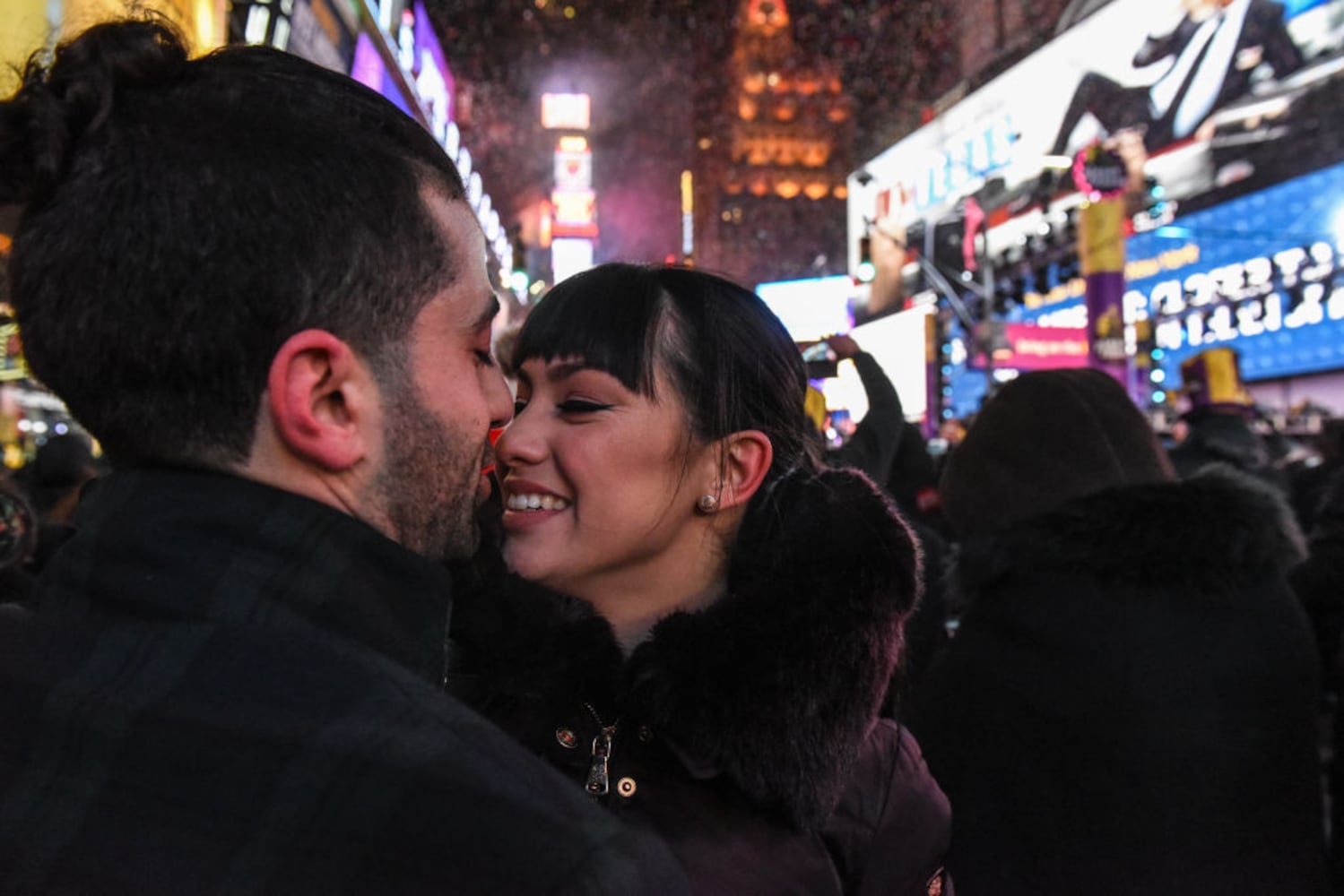 Freezing temps don’t deter crowds at Times Square for New Year’s Eve