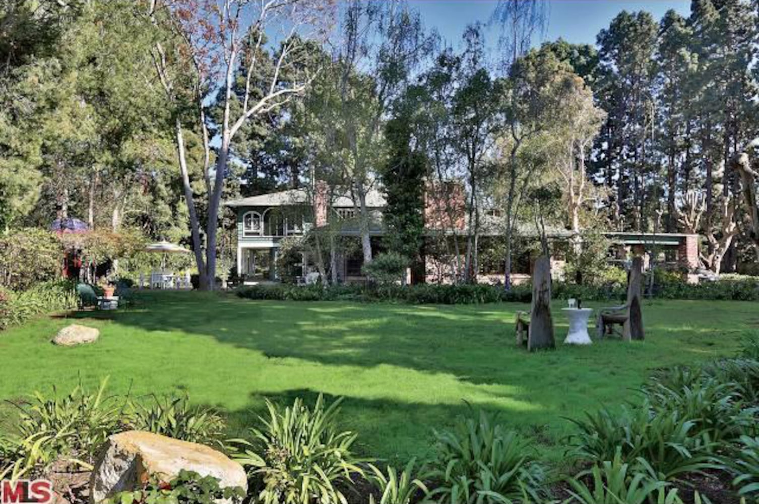 Home was previously owned by Tommy Chong, David Foster