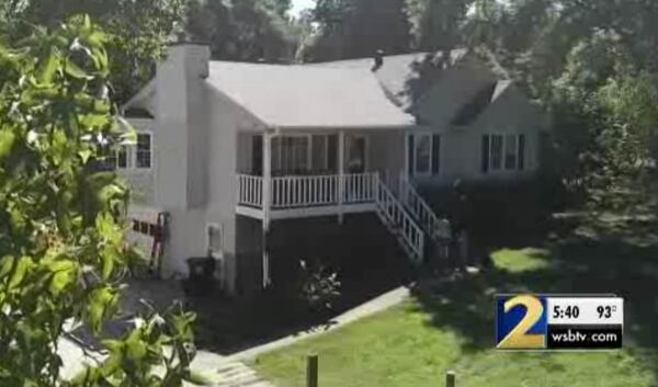 This is the home in Dallas that Nicole Photianos said is infested with brown recluse spiders. (Photo: Channel 2 Action News)