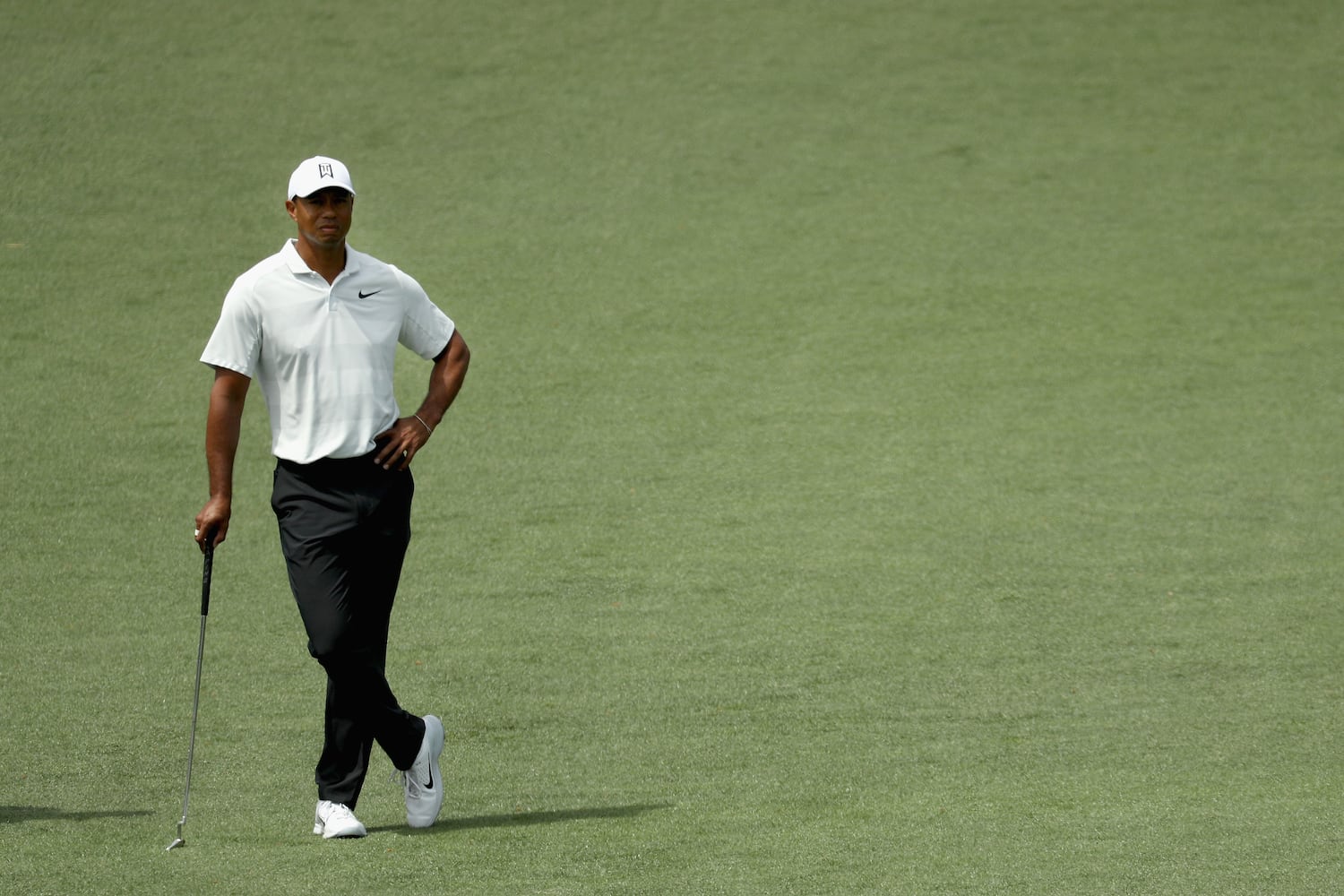 Photos: Tiger Woods’ second round at the Masters